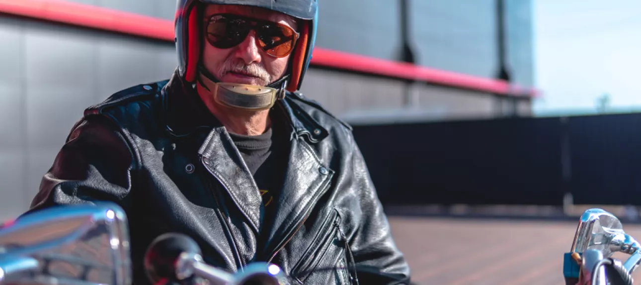 Senior en moto