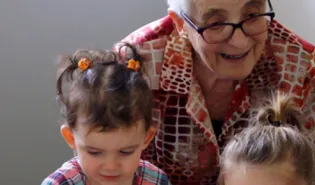 Lumière sur les crèches intergénérationnelles