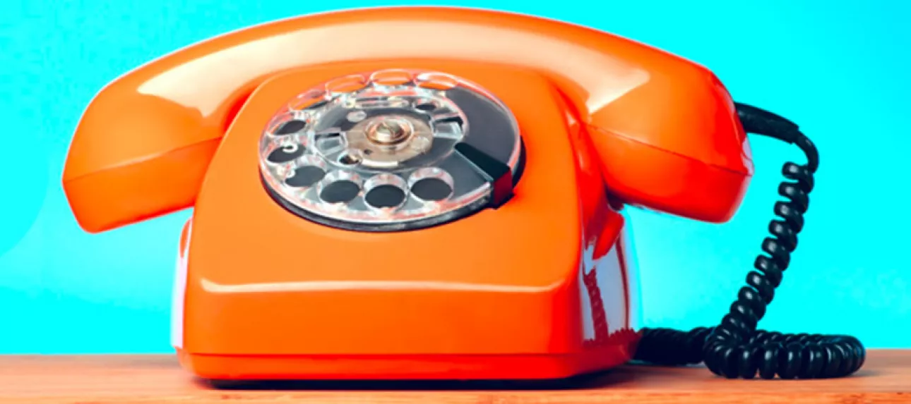 Non, Orange n'arrête pas le bon vieux téléphone fixe… seulement sa  technologie